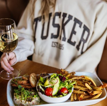 Le Tusker | Cuisine & pub